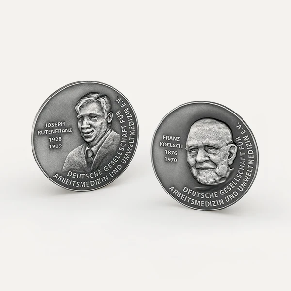 Von Gipsmodell und 3D-Scan zur Medaille